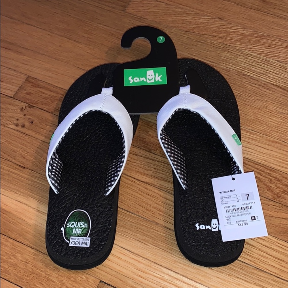 Brand new Sanuk sandals yoga mat bottom